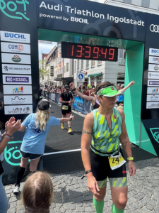 Audi Triathlon Ingolstadt powered by Büchl 2023 - Läufer Ziel Innenstadt